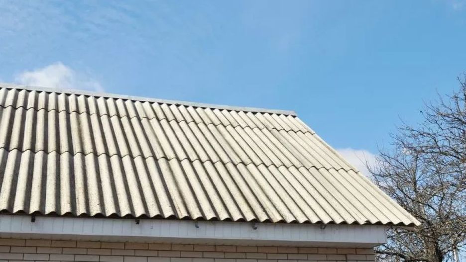Masz dach z azbestu? Uważaj, kary nawet 20 000 zł!