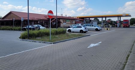 Chcesz dobrze zjeść, jadąc na wakacje? Musisz zjechać z głównych dróg