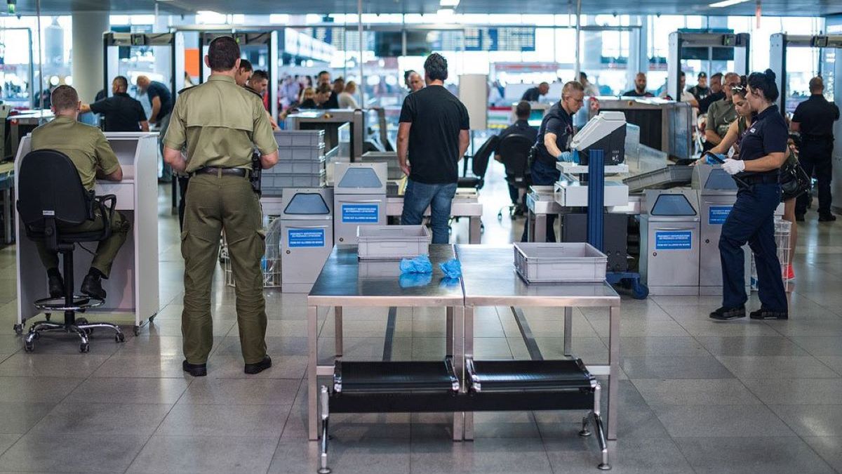 Zatrzymanie na lotnisku Okęcie