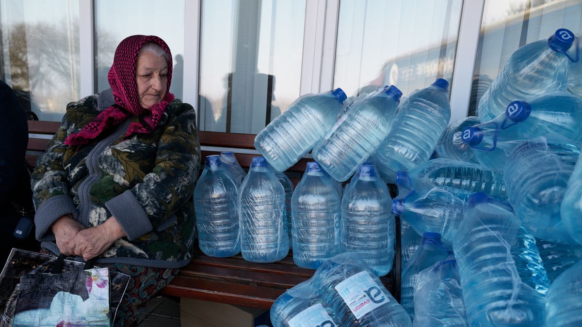 Woda dla mieszkańców Doniecka w Donbasie jest dobrem lu