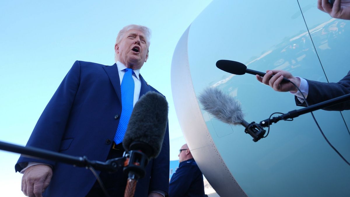 Prezydent Donald Trump podczas rozmowy z dziennikarzami