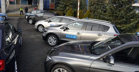 Policja kupuje 7-osobowe, nieoznakowane SUV-y. Na drogach jeszcze w 2019 roku