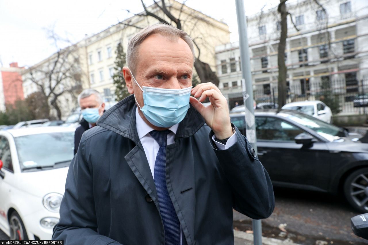 "Wiadomości" TVP nie przestają atakować Tuska. "Chce skolonizować inne partie opozycyjne"