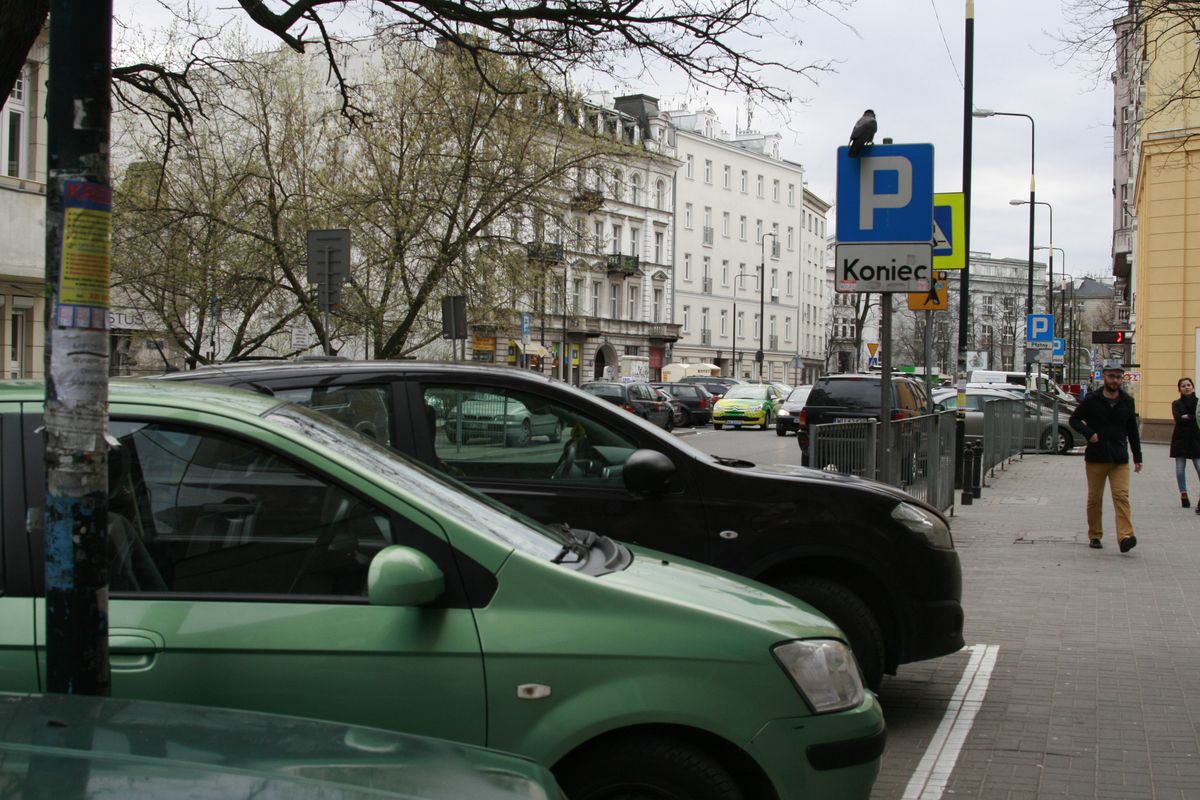 Warszawie przybędzie 298,5 tysięcy kompletów tablic samochodowych