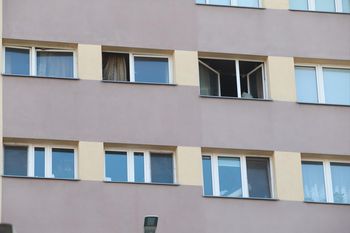 Kalisz: Mycie okien u seniora. Trwają zapisy do miejskiego programu. Kto może skorzystać?