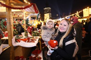 Sulejów: Trwa V Jarmark Bożonarodzeniowy przy Hotelu Podklasztorze