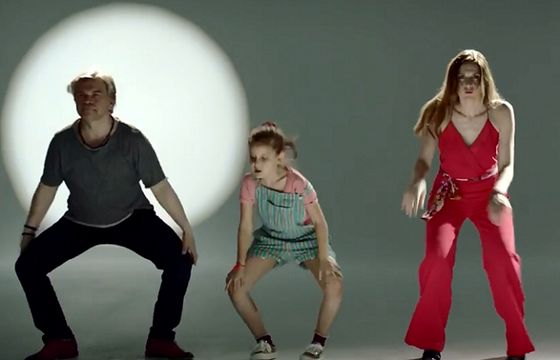 Julia Kamińska i Jarosław Boberek śpiewająco promują „owoce i warzywa w szkole” (wideo)