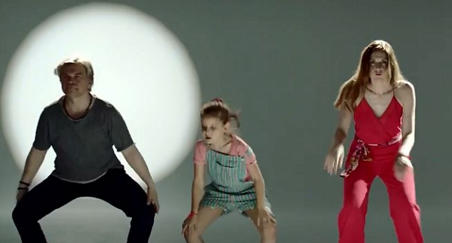 Julia Kamińska i Jarosław Boberek śpiewająco promują „owoce i warzywa w szkole” (wideo)