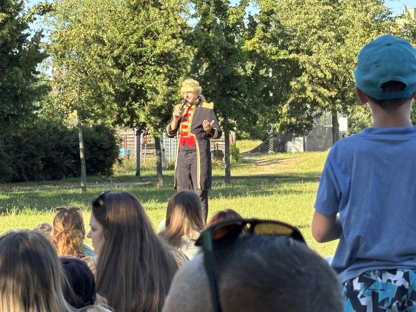 Bajkowe przedstawienie dla najmłodszych w piknikowym klimacie