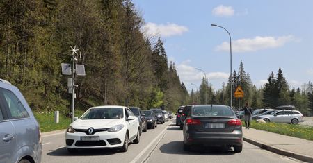 Agresywna kobieta pod Morskim Okiem. Nieoficjalne informacje z policji