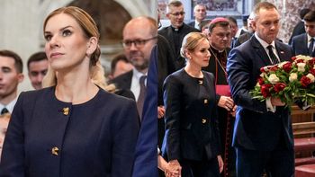 Marta Nawrocka postawiła na granatowy garnitur podczas wizyty w Watykanie. Stylistka ocenia: "Barwa POZBAWIONA PODNIOSŁOŚCI"