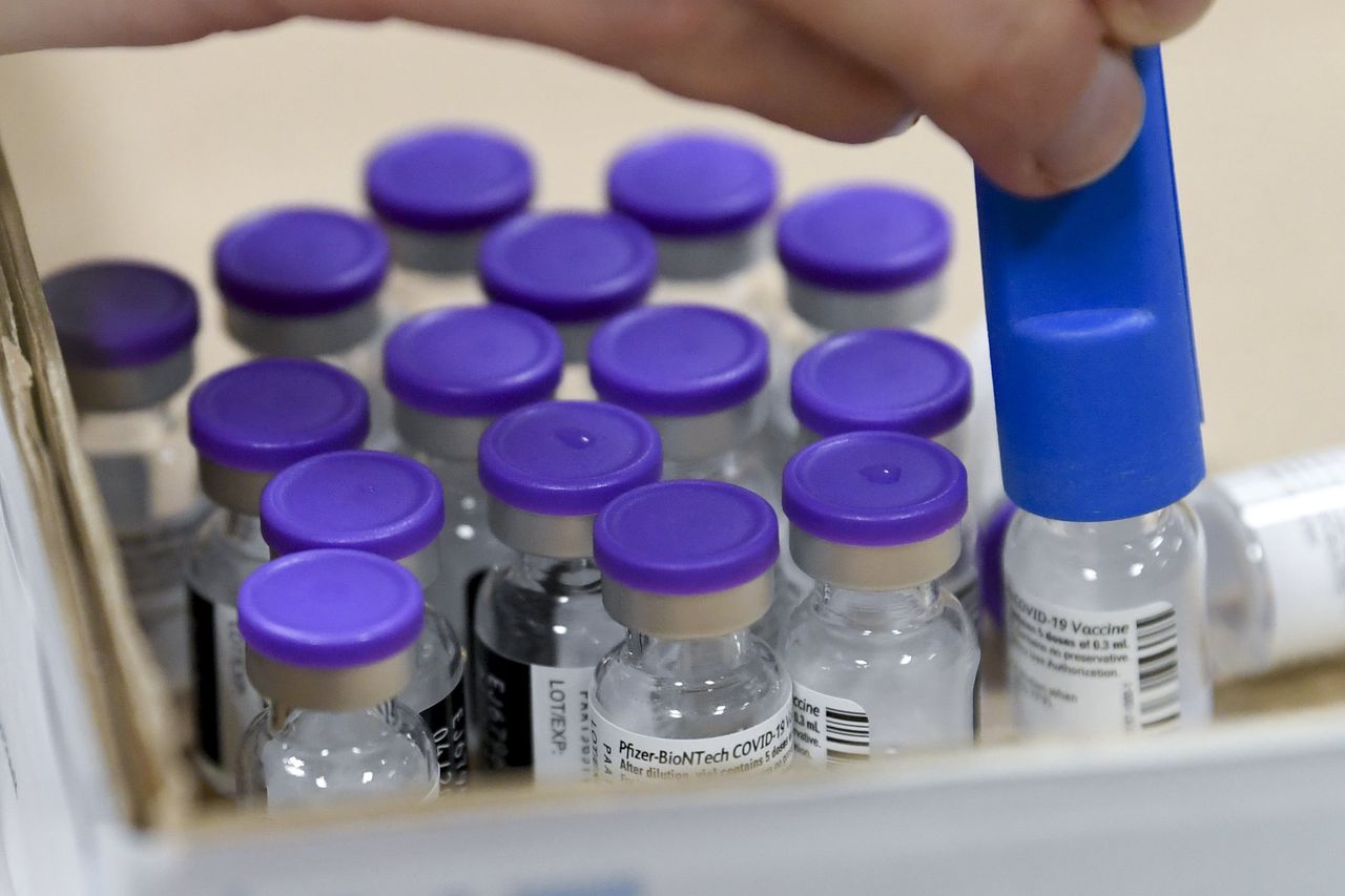 Izrael o skuteczności szczepionek na COVID-19. Spadła o jedną trzecią - Nowy raport Izraela o szczepionce Pfizer-BioNTech 