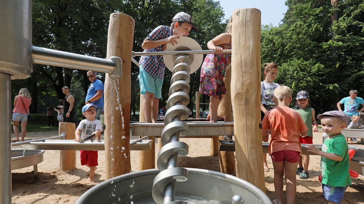 wodny plac zabaw
Artur Reszko
festyn, otwarcie, piknik, plac zabaw dla dzieci, wodny plac zabaw, dzieci, inwestycja, lato, wypoczynek