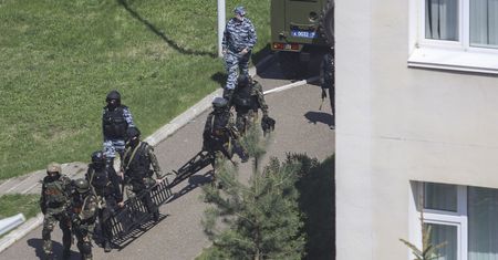 Strzelanina w gimnazjum w Kazaniu. Ekspert o działaniach terrorystów. "Prywatna wojenka"