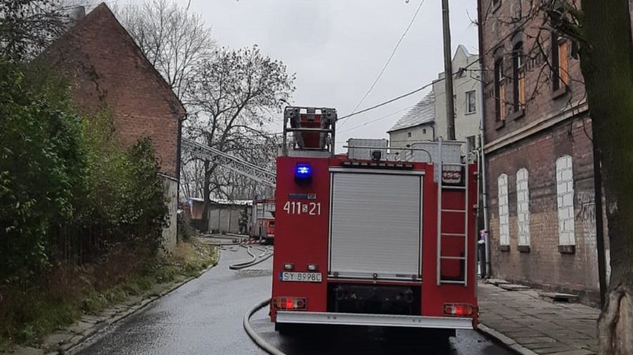 W pożarze w Bytomiu zginęła jedna osoba.