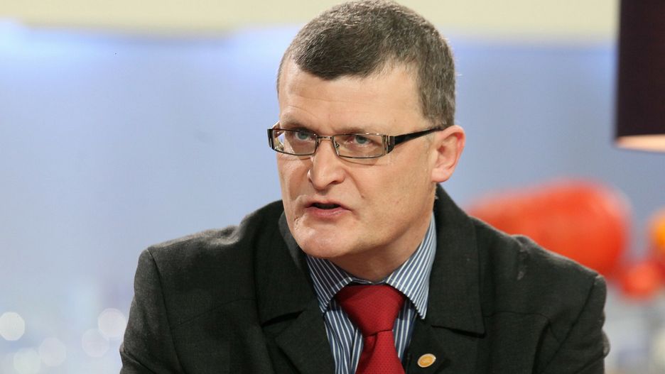 Szczepienia na COVID zwalniają. Loteria rządu pomoże? Grzesiowski: mam wątpliwości