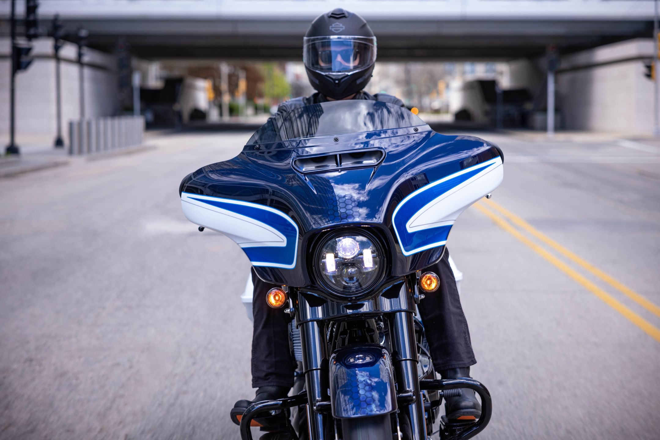 Harley-Davidson Street Glide Special z malowaniem Arctic Blast