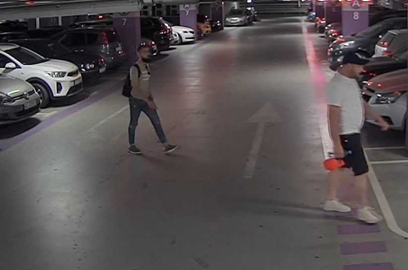 Policja poszukuje mężczyzn ze zdjęcia do sprawy włamań