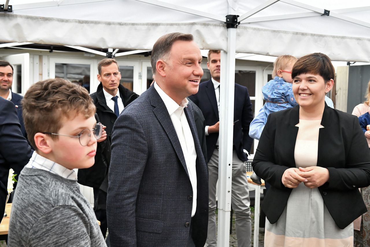 Wybory 2020. Andrzej Duda prezentuje Kartę Rodziny. Fala komentarzy w internecie