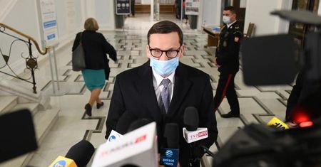 Afera mailowa. Atak na premiera, padły mocne słowa