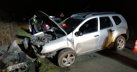 Groźna kolizja. Uderzył w przepust drogowy