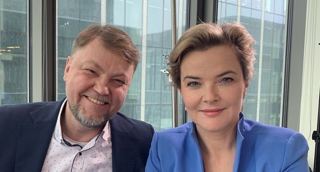 Monika Zamachowska promuje inwestycje na amerykańskiej giełdzie z firmą Stoksoft