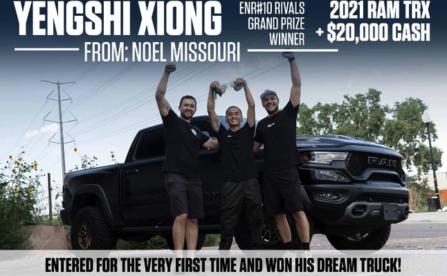 Yengshi Xiong i jedna z jego nagród