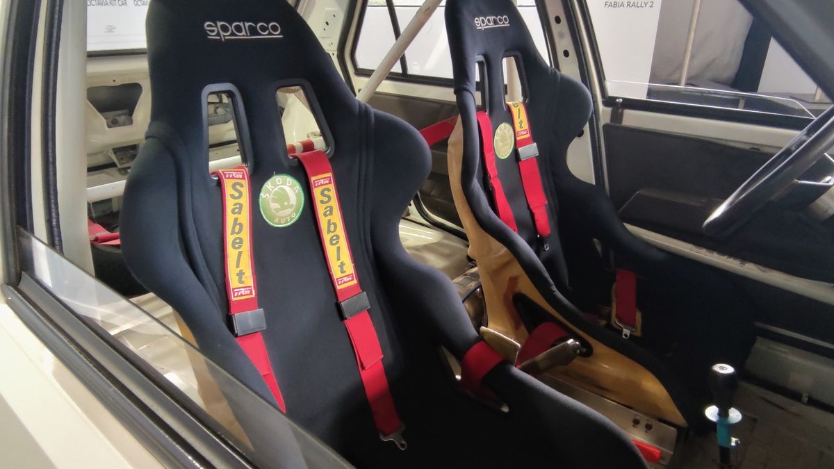 Szelkowe pasy bezpieczeństwa są głównie domeną rajdówek i aut wyścigowych