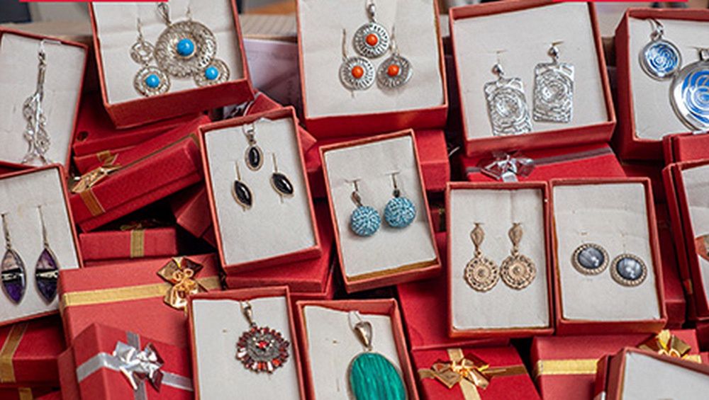 Na licytację urzędu skarbowego w Rybniku trafiła duża kolekcja biżuterii