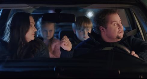 Ministerstwo Zdrowia przestrzega w nowej kampanii społecznej - "Nie serwuj sobie choroby!"