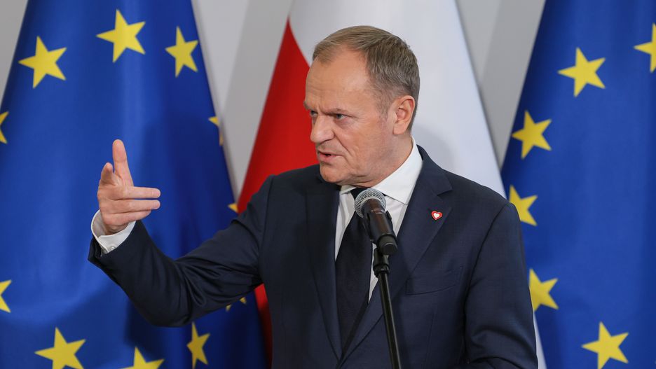 Warszawa, 08.12.2023. Przewodniczący PO Donald Tusk podczas konferencji prasowej w Senacie w Warszawie, 8 bm. Wcześniej, w Senacie odbyło się spotkanie Donalda Tuska z kandydatami na ministrów w jego rządzie. (mr) PAP/Paweł Supernak