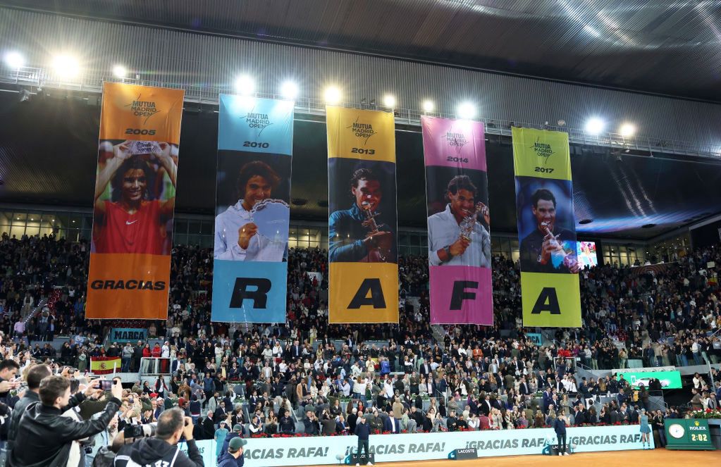 In the photo: banners reminiscent of Rafael Nadal's successes