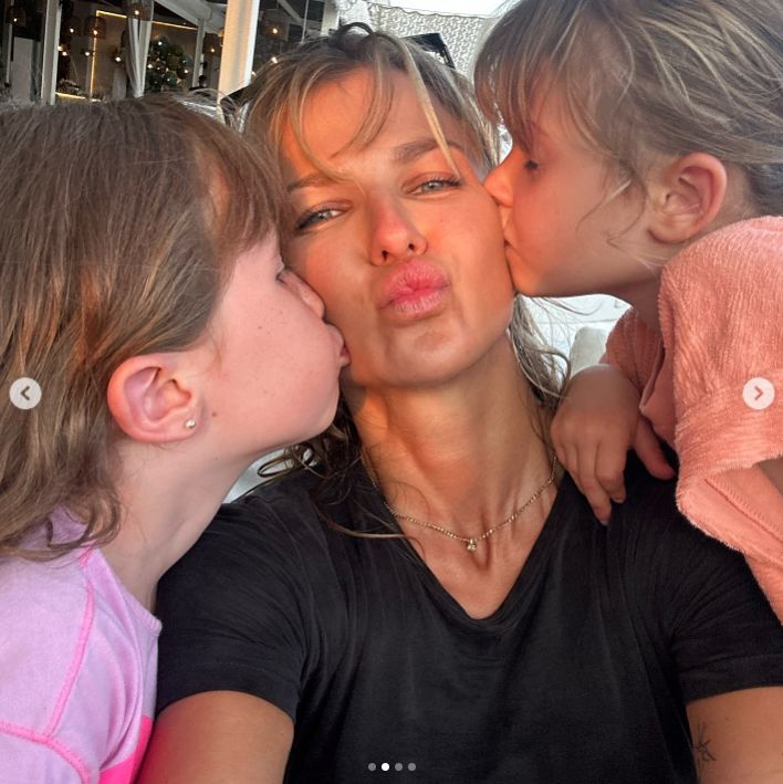 Anna Lewandowska z córkami