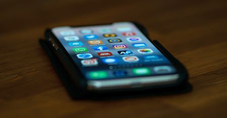 Dlaczego Twój telefon zwalnia? 5 prostych kroków, by przyspieszyć działanie smartfona