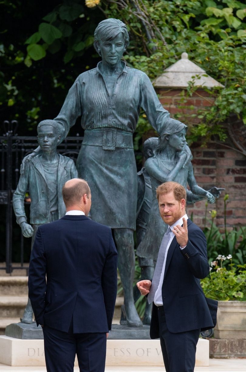 Książę Harry ulotnił się z Pałacu Kensington 20 minut po odsłonięciu pomnika Diany?