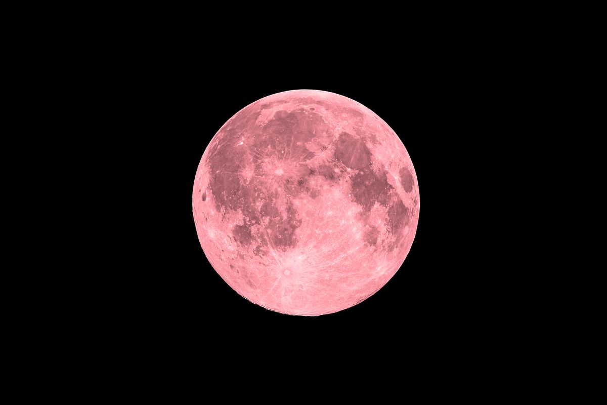 Wbrew pozorom kwietniowa pełnia Księżyca nie przybierze różowej barwy 