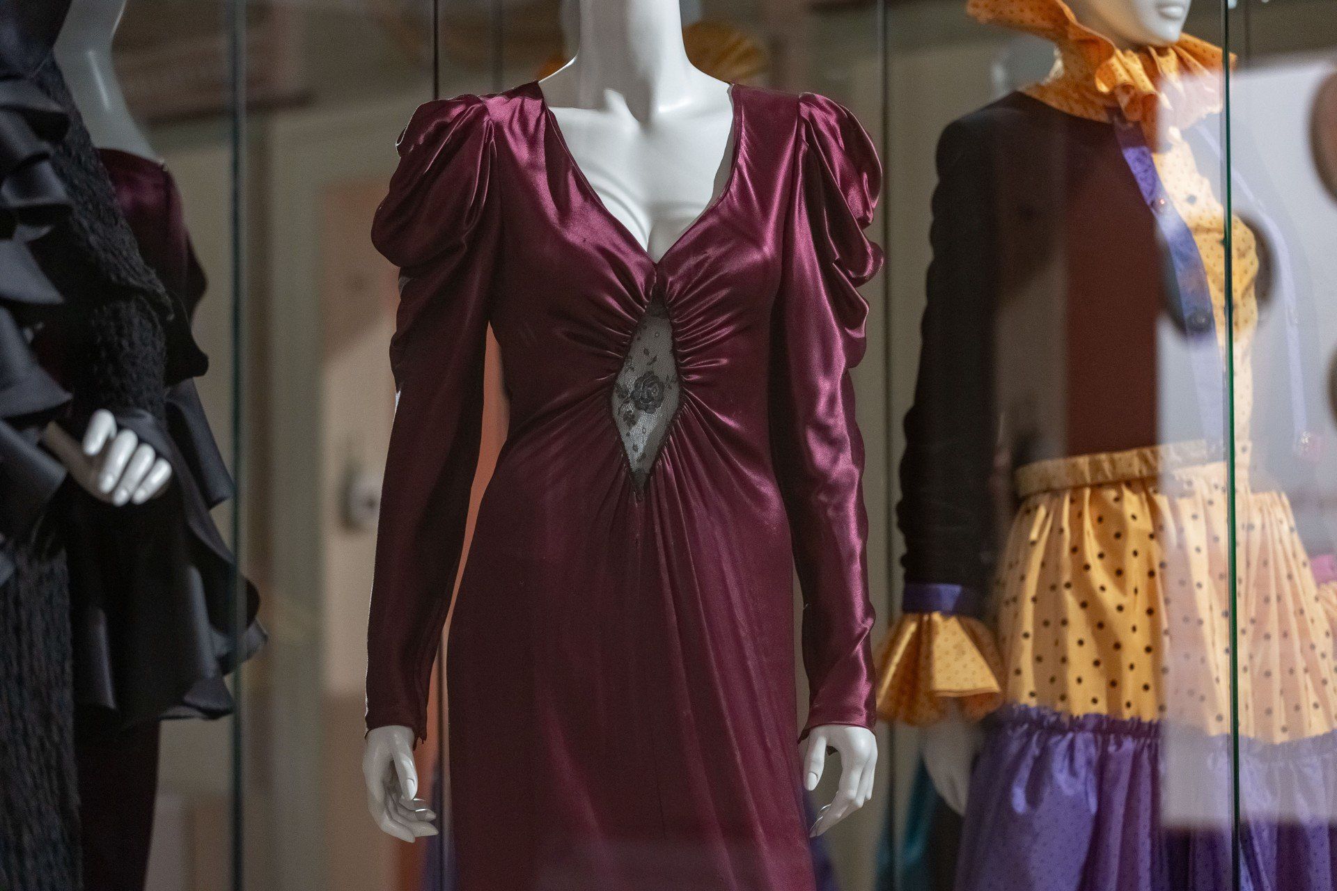 Projekty &#34;Mody Polskiej&#34; z przełomu lat 80. i 90 XX wieku