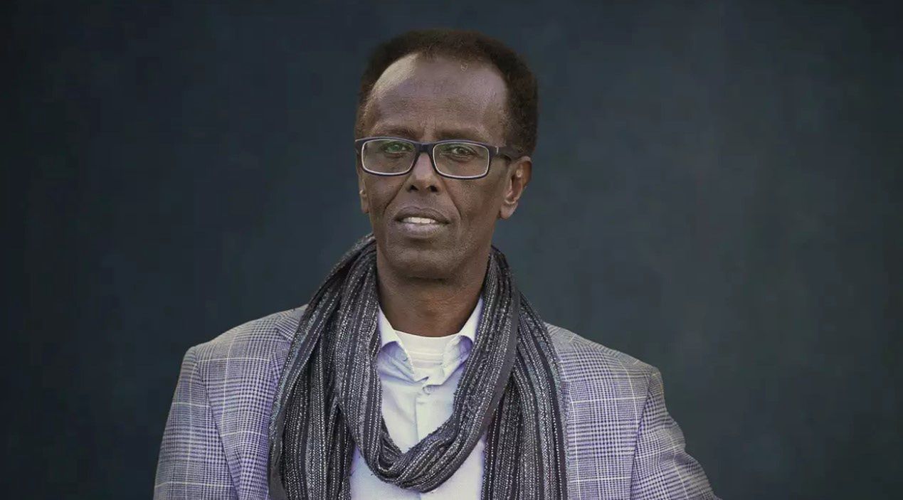 Elmi Abdi z serialu "Migranci"
