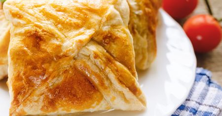 Biorę tuńczyka i ciasto francuskie. Kolację mam gotową w 20 minut
