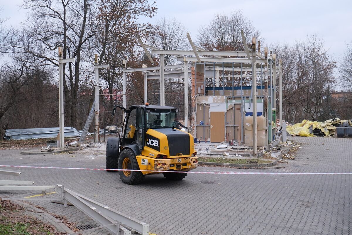 Rozbiórka budynku stacji kontroli pojazdów przy al. Kraśnickiej