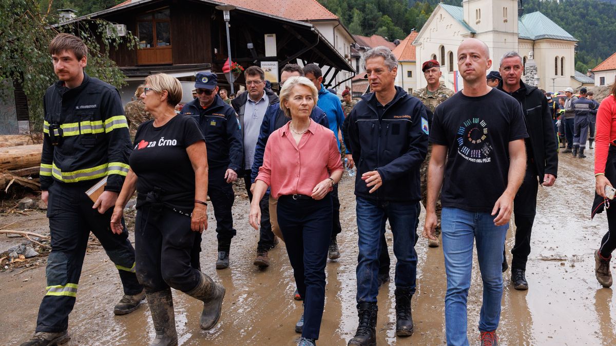 Ursula von der Leyen w Słowenii po powodzi w sierpniu 2023 r. 