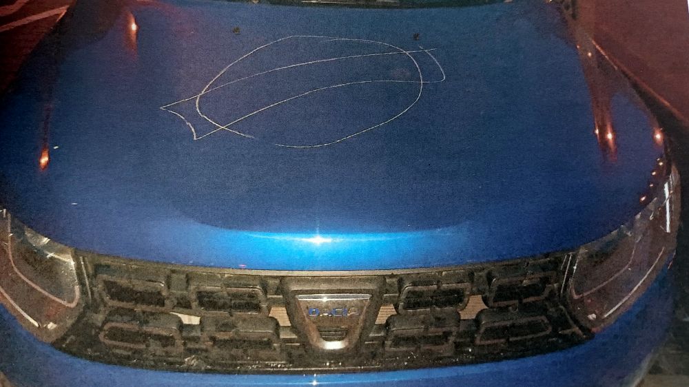 porysowany samochód