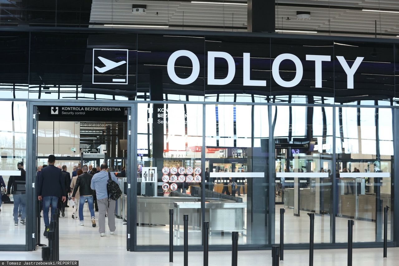 Pustki na polskim lotnisku. "Ono w ogóle nie powinno powstać"