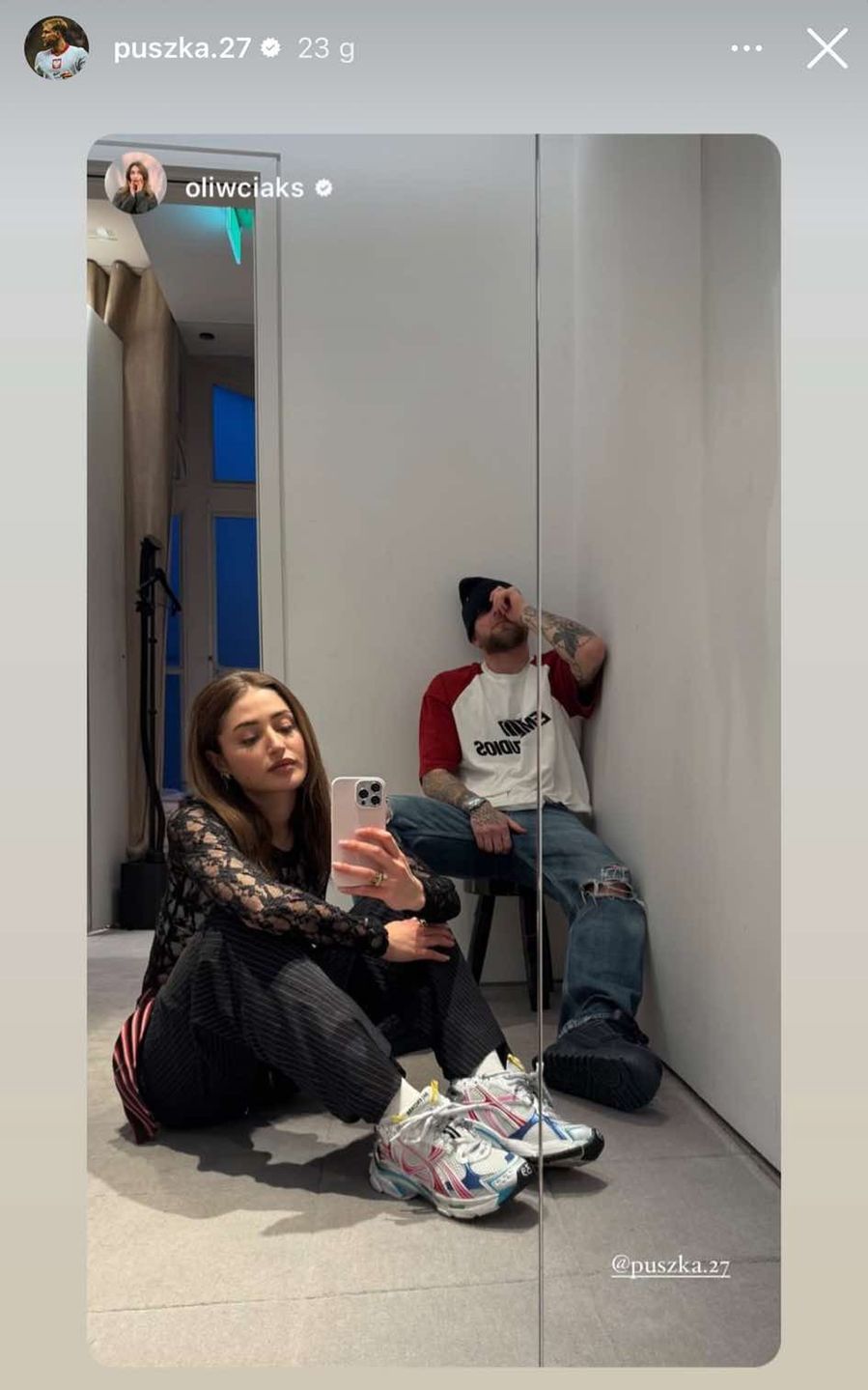 Tymoteusz Puchacz pozuje u boku influencerki