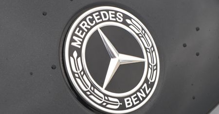 Sprzedali mu w salonie awaryjnego Mercedesa. Walczy o odszkodowanie