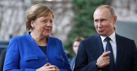 Angela Merkel broni swojej polityki wobec Putina. "Trzeba myśleć o negocjacjach"