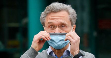 Czy celebryci przyjdą po drugą dawkę? Kulisy afery ze szczepieniami poza kolejnością