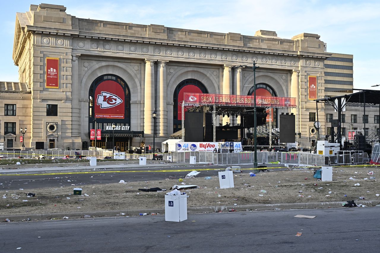 Tragedy despite the celebration. Mass shooting in Kansas during Super Bowl parade