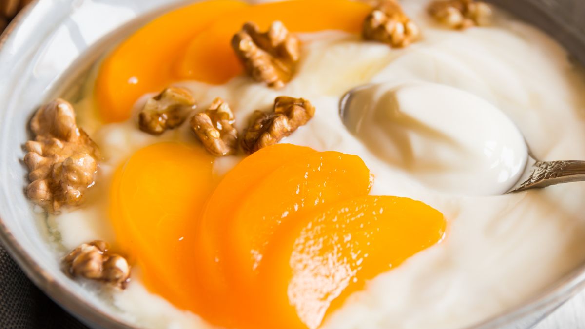 Śniadanie po grecku - jogurt z orzechami 