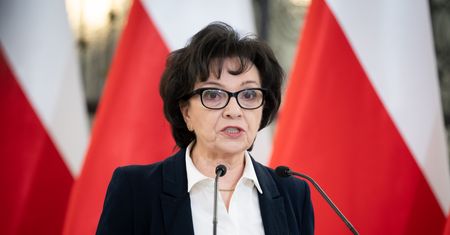 Przesłuchanie Witek. Ma stawić się przed komisją
